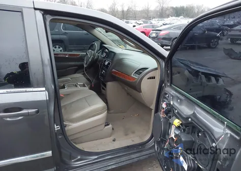 2016 Chrysler Town & Country Touring z USA, uszkodzony, nr VIN 2C4RC1BG9GR252487